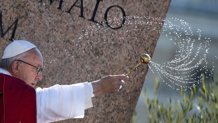 Papież poświęcił palmy wielkanocne na Placu Świętego Piotra w Rzymie