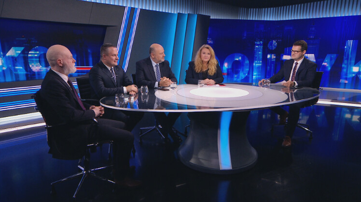 Zakład w studiu Polsat News Polityka. W tle luka budżetowa NFZ