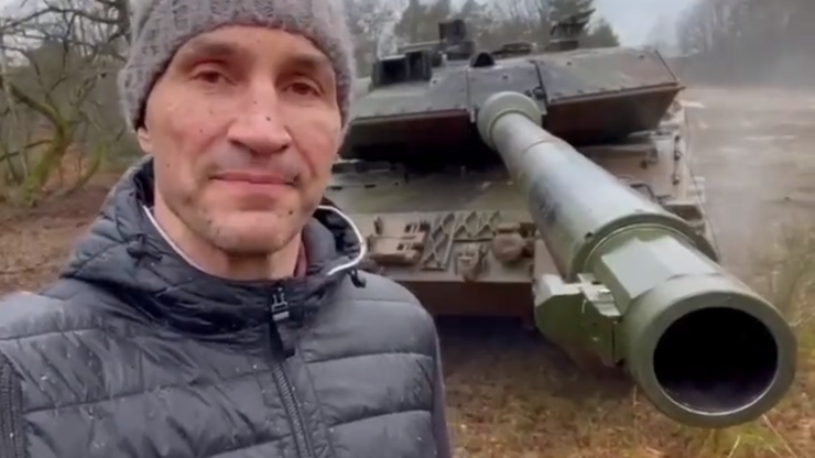Władimir Kliczko przetestował czołg Leopard 2. Nazwał go "kotem"