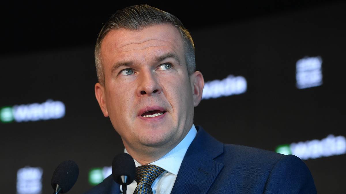 Portret Witolda Bańki, polskiego ministra sportu, mówiącego podczas wydarzenia.