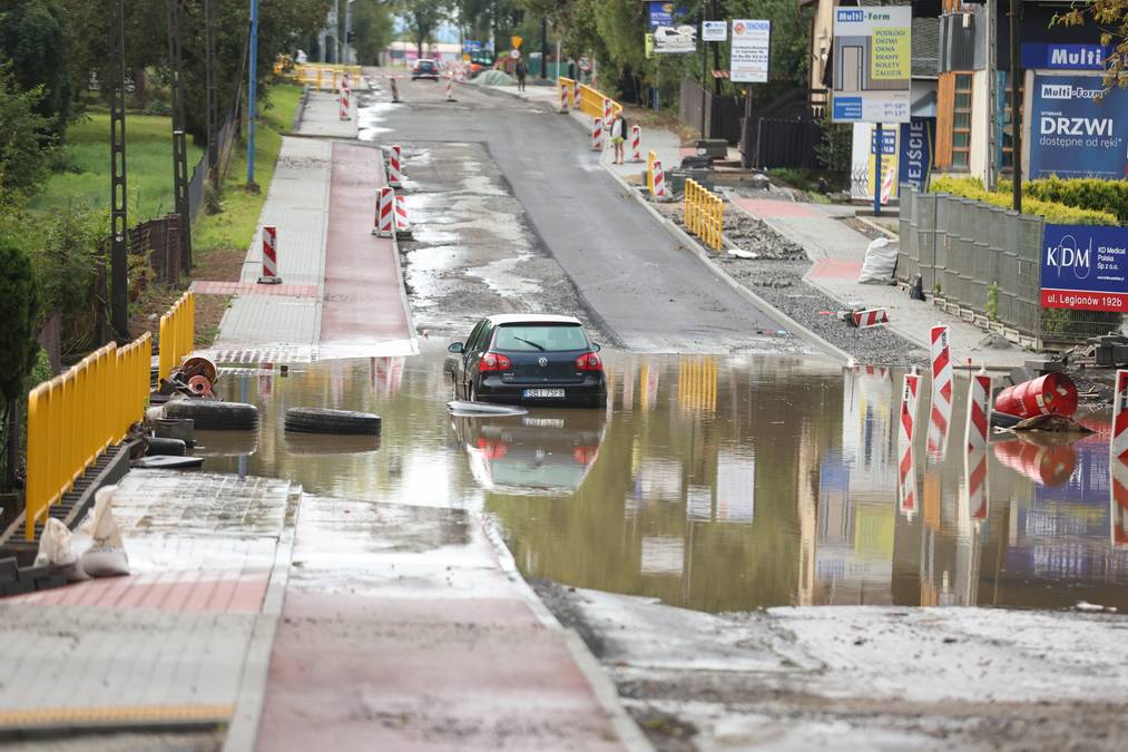 Ulewy, silny wiatr i trąby powietrzne. Armagedon się nie kończy