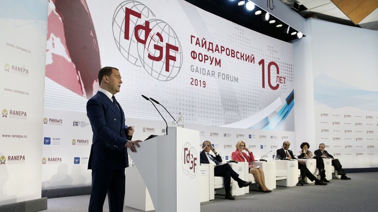 Premier Miedwiediew: polityka gospodarcza USA "agresywna i bezsensowna"