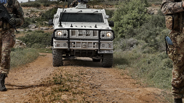 Włochy wzywają ambasadora Izraela. Protest po ostrzelaniu pojazdu misji pokojowej