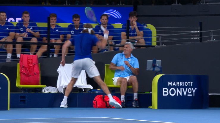 Grecka tragedia! Tsitsipas niemal uderzył ojca i został zrugany przez matkę