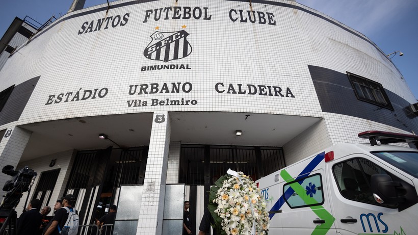 Na stadionie Santos FC rozpoczęło się czuwanie przy trumnie Pelego