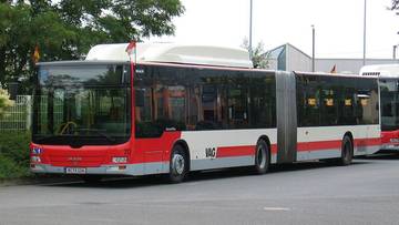 15-latek ukradł autobus. Chciał zawieźć dziewczynę do szkoły