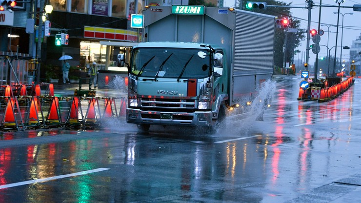 Tajfun Lan przeszedł nad Tokio. Co najmniej dwie ofiary żywiołu