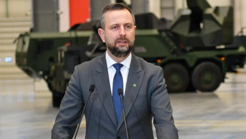 Pilna narada w MON. Zjawią się wysłannicy prezydenta