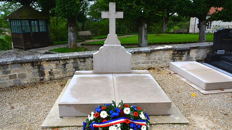 Wandale zdewastowali grób Charles'a de Gaulle'a