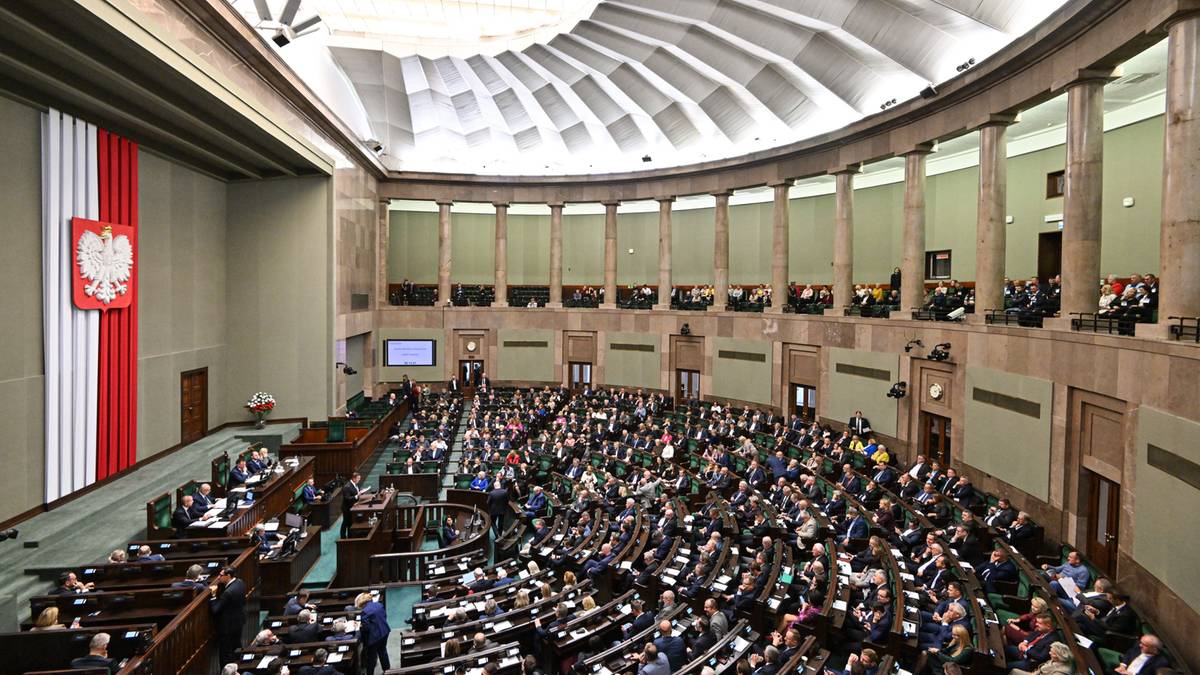 PiS traci, KO zyskuje. Polacy wskazali swoich faworytów do Sejmu