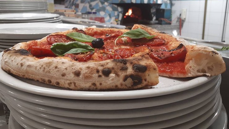 We Włoszech powstała "protestacyjna pizza". Ma zwracać uwagę na fatalny stan dróg