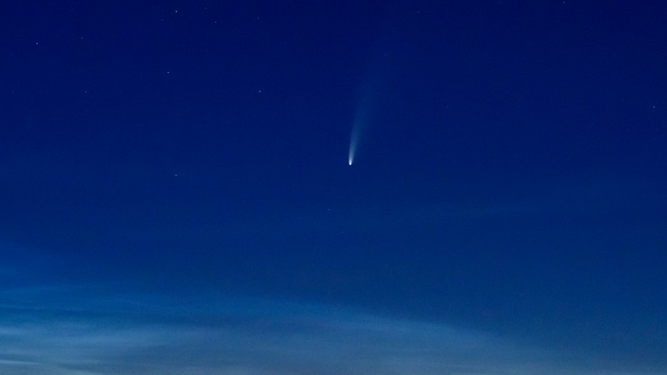 Kometa NEOWISE na polskim niebie. Dostrzeżemy ją gołym okiem