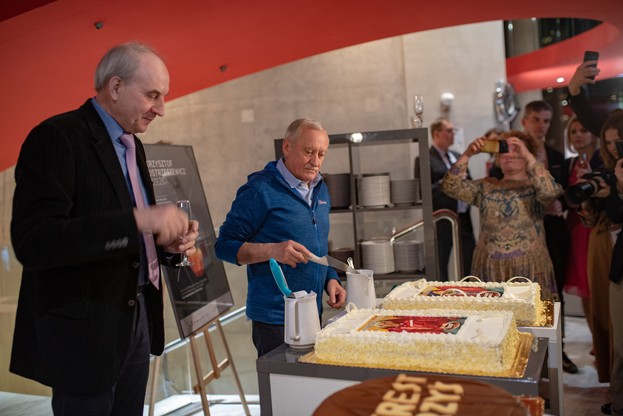 Podczas gali Leszek Cichy i Krzysztof Wielicki otrzymali tort, który wyglądał dokładnie tak samo jak ten z bazy pod Mount Everest 40 lat temu. 