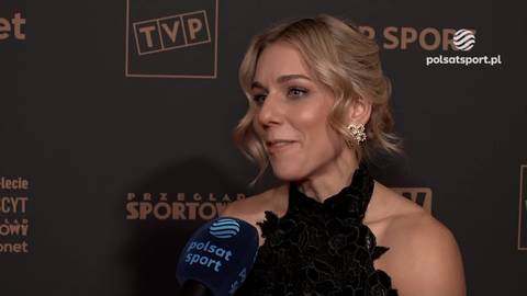 Aleksandra Mirosław, polska wspinaczka sportowa, podczas wywiadu, ubrana w czarną suknię.