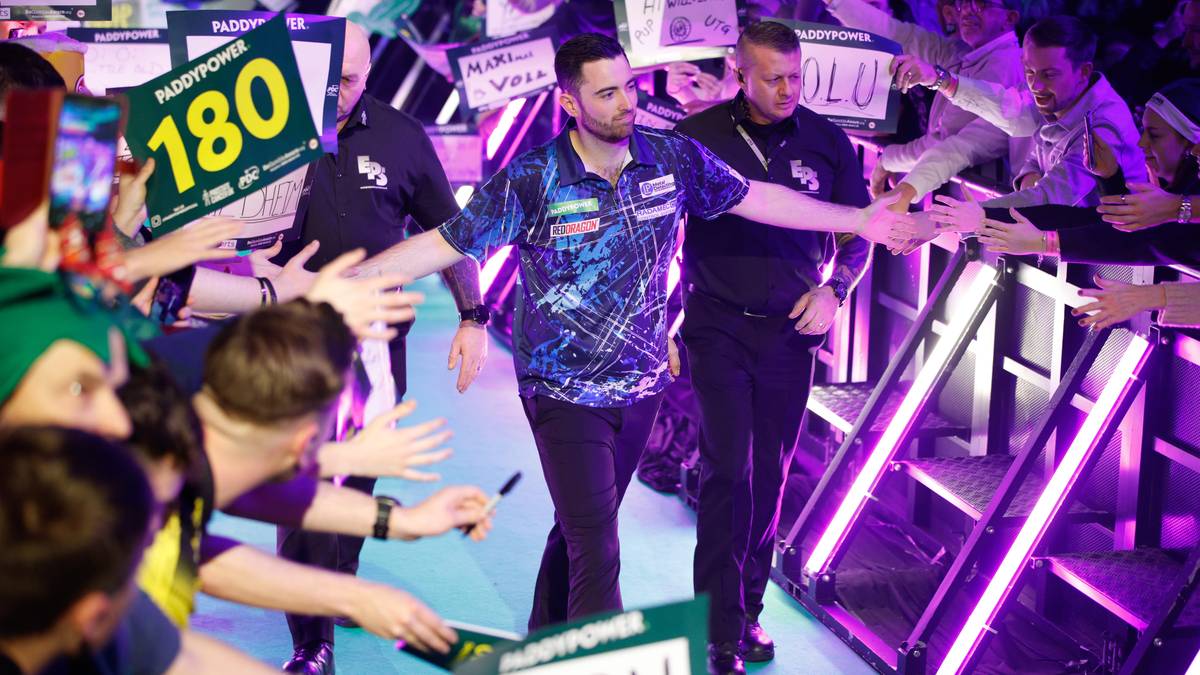 World Darts Championship Luke Humphries v Scott Williams. Live