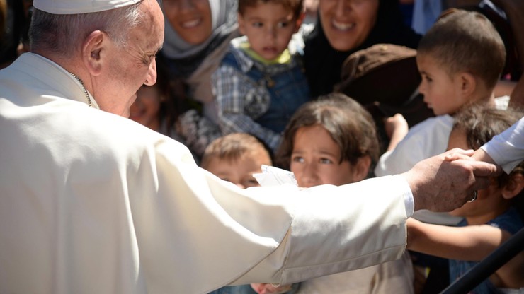 Papież do uchodźców na Lesbos: nie jesteście sami