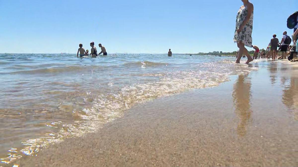 Nietypowe fale nad morzem. Ratownicy każą błyskawicznie wyjść z wody