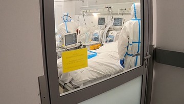 Nieprzytomny 10-latek chory na COVID-19 pod respiratorem w gdańskim szpitalu 