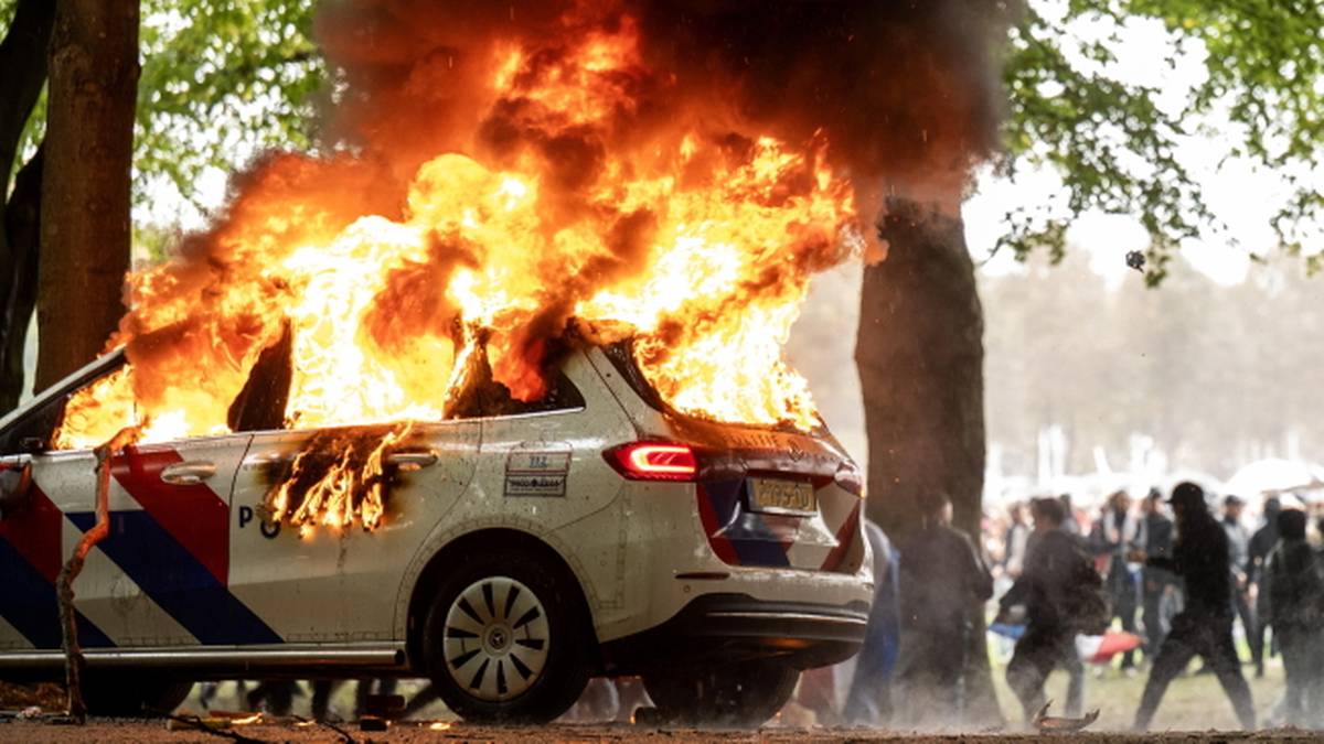 Demonstracja przerodziła się w zamieszki. Dantejskie sceny w Holandii