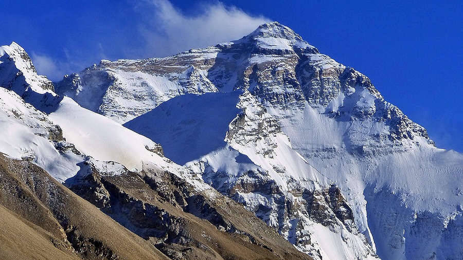 17.04.2019 07:00 Po potężnym trzęsieniu ziemi Mount Everest, najwyższa góra świata, stracił na wysokości