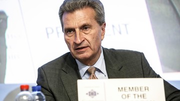 Komisarz UE Oettinger w prywatnym samolocie niemieckiego biznesmena "silnie związanego z Kremlem"