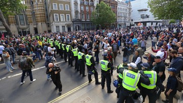 Tysiące osób demonstruje w Londynie wbrew wezwaniom władz i policji