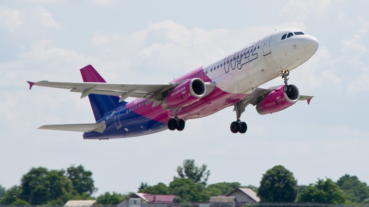 Wizz Air zwalnia tysiąc pracowników. Pozostałych czekają obniżki pensji