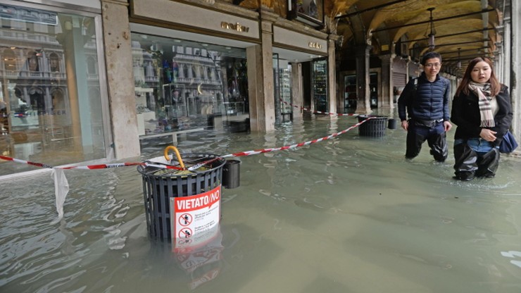 Wenecja pod wodą. "Straty wynoszą setki milionów euro"