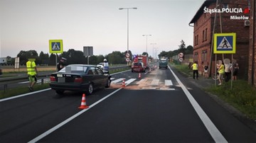 Wypadek w Śląskiem. Auto wjechało w matkę z trojgiem dzieci na pasach