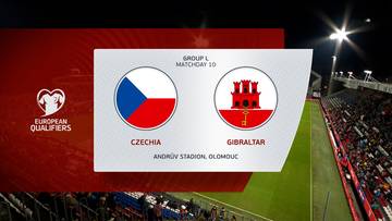 Logo Czech z flagą w okręgu i logo Gibraltaru z budowlami w okręgu, z napisem "CZECHIA" i "GIBRALTAR" poniżej. Informacja o "GROUP L MATCHDAY 10" oraz "ANDRVŮV STADION OLOMOUC".