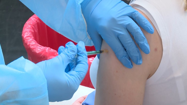 Polska przygotowuje trzecią dawkę szczepionki. "Trwają negocjacje"