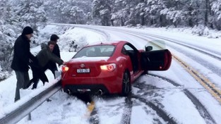 17.11.2022 05:54 Ale urwał! Nawet w Rosji zima zaskoczyła kierowców. Samochody zmieniły się w bobsleje