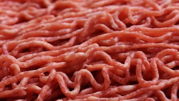 Mięso z nielegalnego uboju krów w Polsce trafiło do 14 krajów. Sprawę zbada Komisja Europejska