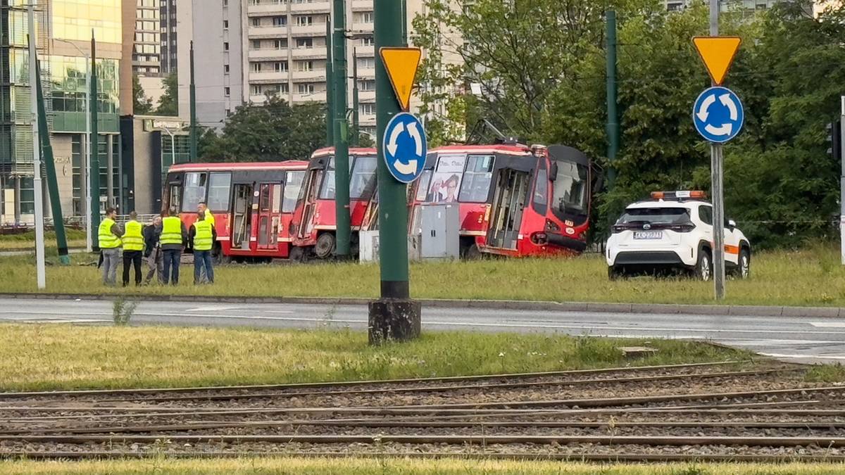 Wykoleił się tramwaj w Katowicach. Ucierpieli motorniczy i pasażerowie