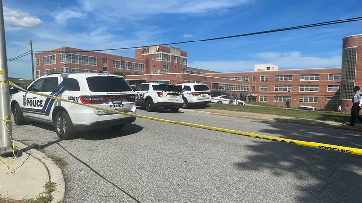 USA. 17-letni uczeń zastrzelony na dziedzińcu przed budynkiem szkoły w Baltimore