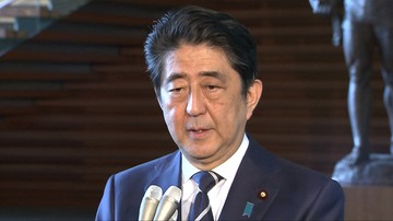 Premier Japonii chce zmienić konstytucję. Do 2020 roku