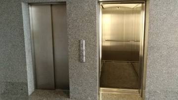Utknęła w windzie na 16 godzin. Mieszkanka Łodzi przeżyła koszmar