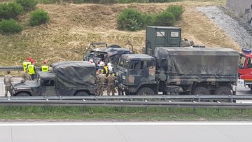 Zderzenie amerykańskich ciężarówek wojskowych na A18. Ranny żołnierz