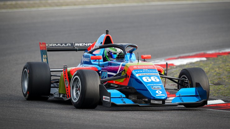 Karkosik zadebiutował w Formule Renault