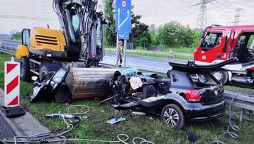 Wjechał prosto w koparkę. Tragedia na autostradzie 