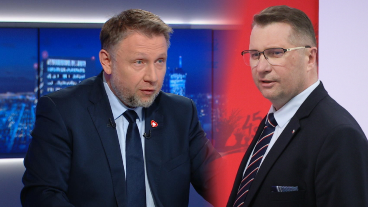 Dw&oacute;ch mężczyzn w garniturach podczas dyskusji.