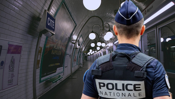 Wysiadał z paryskiego metra i używał noża. Ofiarami padły kobiety
