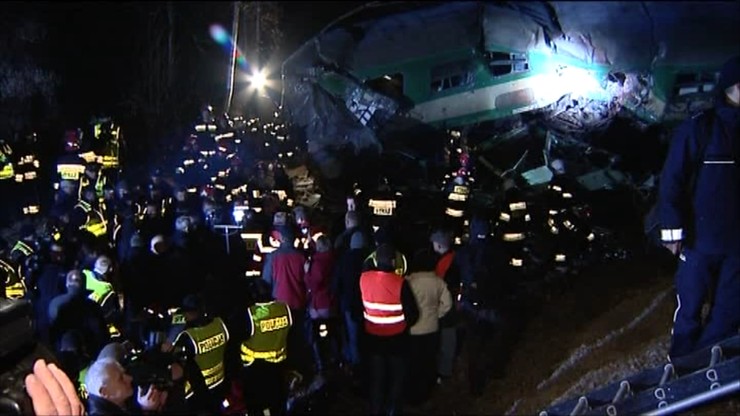 Zastępy strażaków poszukiwało ofiar tragedii pod Szczekocinami