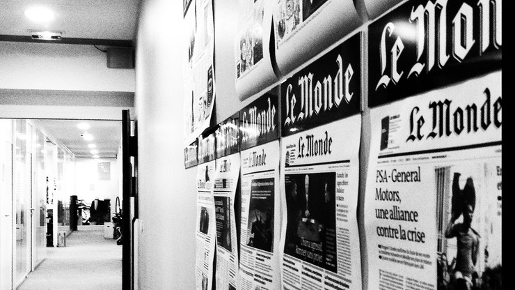 Dziennikarze "Le Monde" uczą w szkołach, jak odróżniać informacje od pogłosek