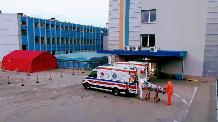 Chorzy na covid wywożeni ze śląskich szpitali. "To dramatyczne dane"
