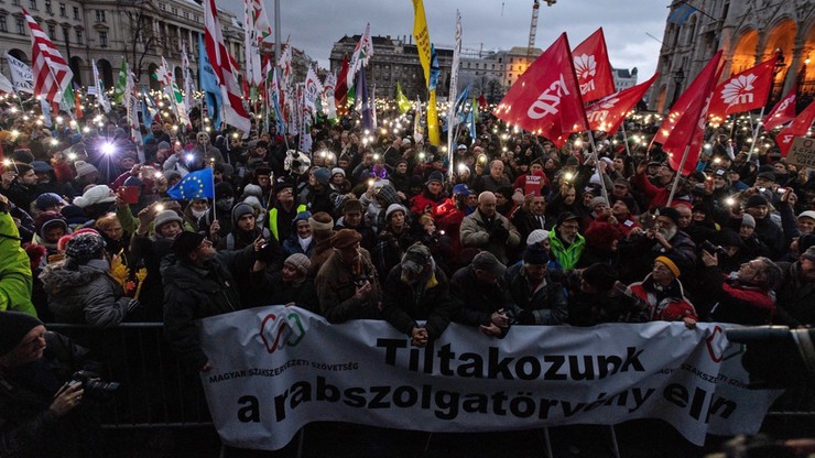 "Nie będziemy niewolnikami" - manifestacja przeciwko zmianom w kodeksie pracy na Węgrzech