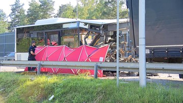 Wypadek autobusu pod Warszawą. Jedna ofiara, wielu rannych