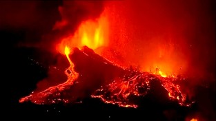 20.09.2021 05:53 Wybuchł wulkan na Wyspach Kanaryjskich. Lawa spływa na domy, ludzie uciekają w panice [WIDEO]