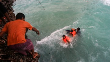 Już 34 ofiary śmiertelne zatonięcia promu w Indonezji. 155 uratowanych