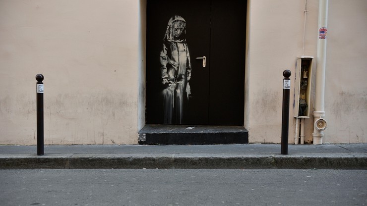 Zaginione drzwi z Bataclan z pracą Banksy'ego. Odnaleziono je na włoskiej wsi